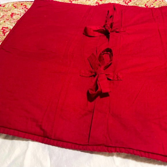 Two Pottery Barn Georgia Patchwork Quilted Standard Shams, Red Paisley, Set of 2 - Picture 5 of 7